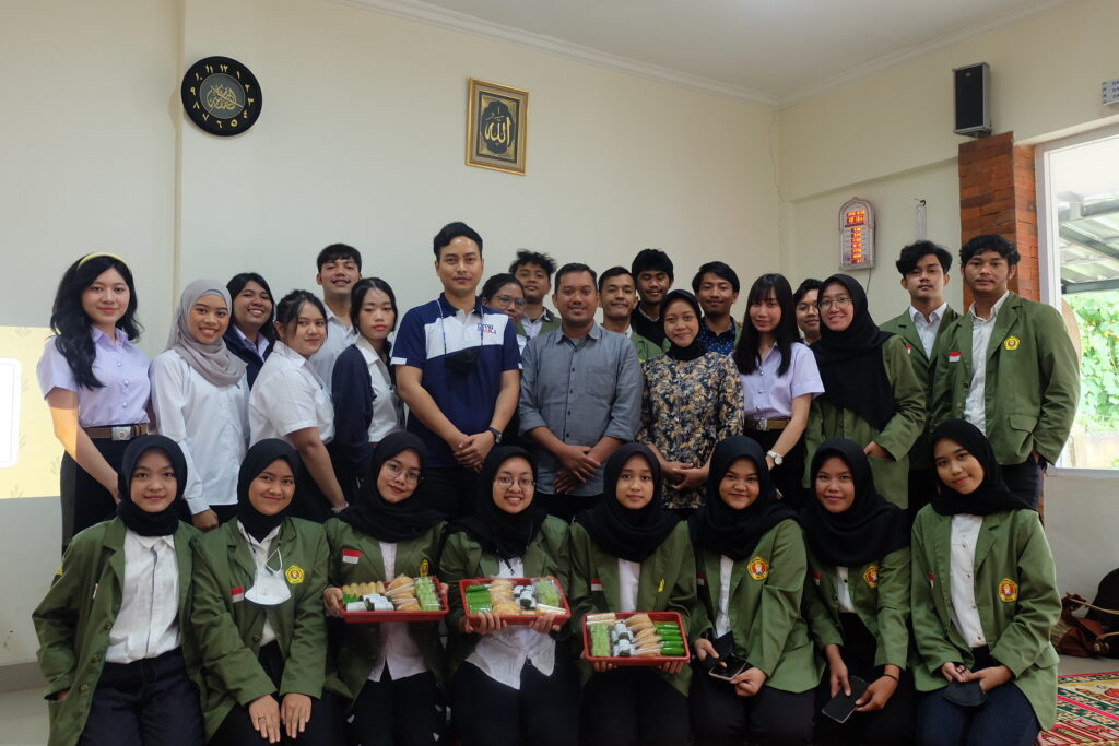SM Lecturer and Students Joined Summer School Program at UPNVJ in Indonesia and Learnt SDGs in Practice at House of Roti Jani